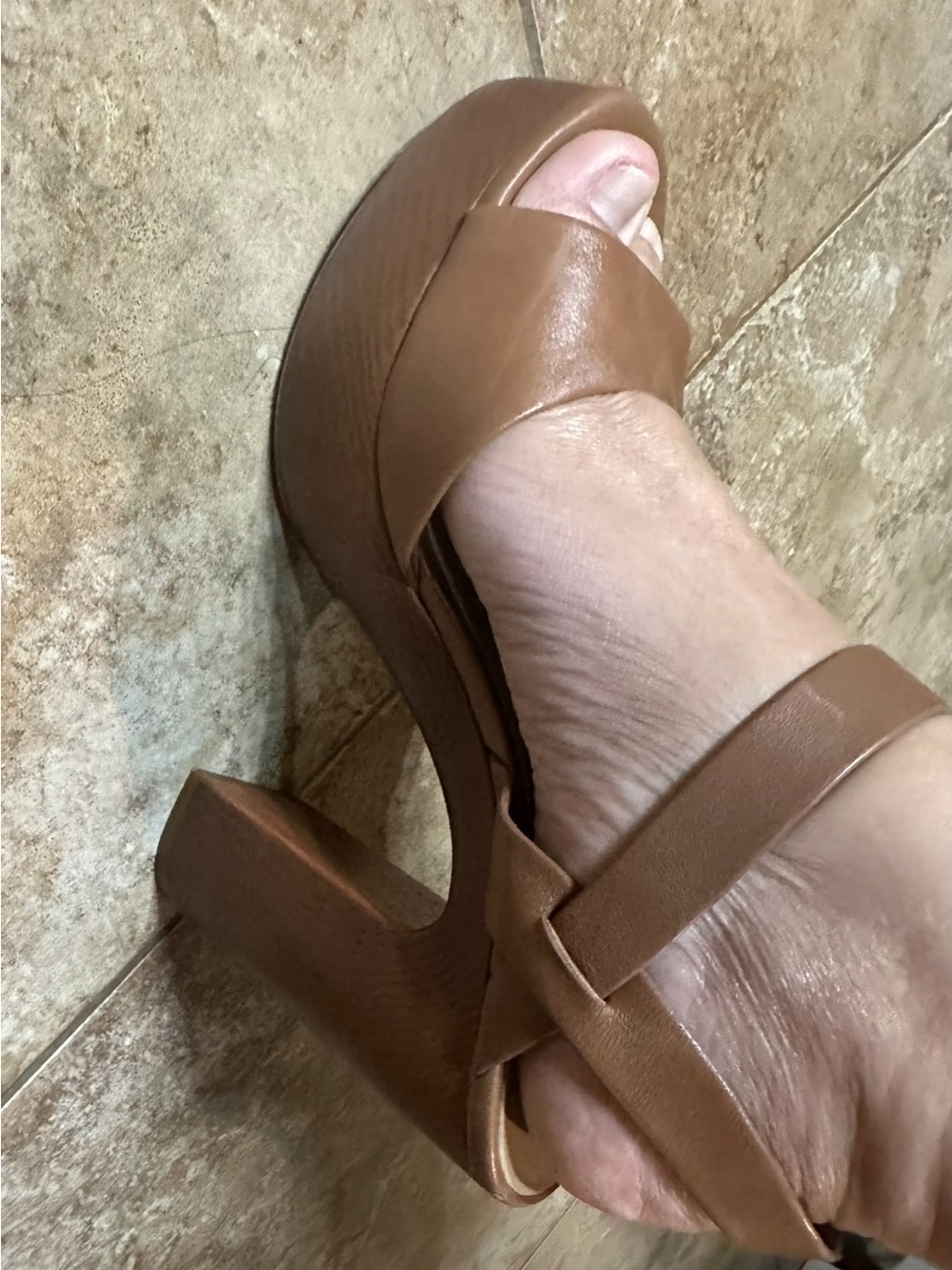 Gianni Bini Vacay Tan Box Label - Neutral Tan - Picture 2 of 6